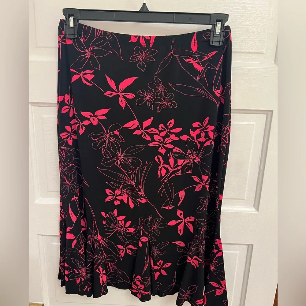 Suzie In The City matching skirt and top - Picture 6 of 7